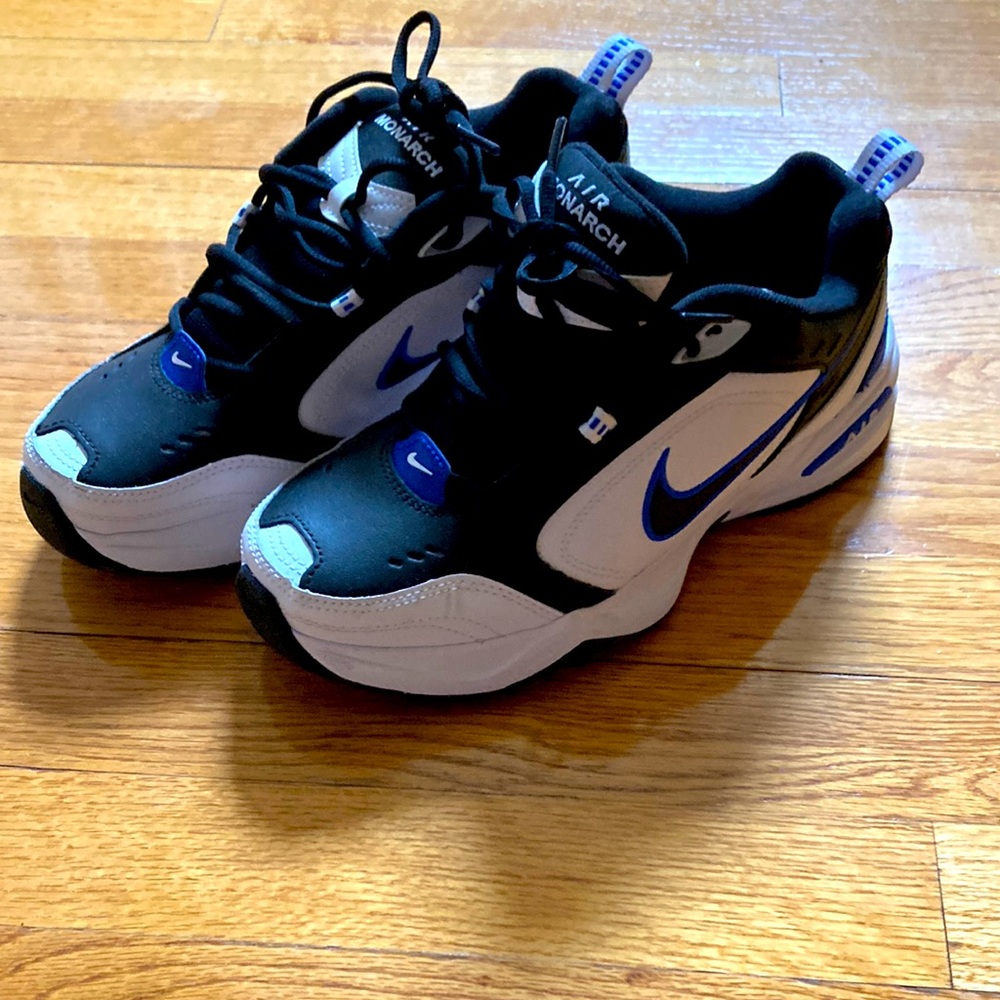 Clean Nikes size 7